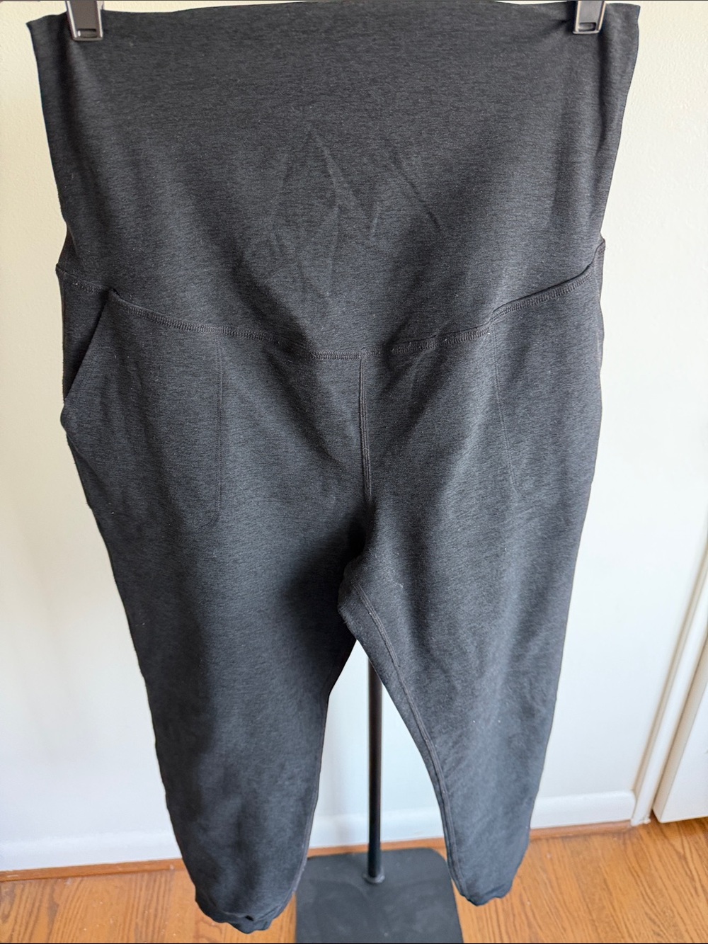 Beyond Yoga Beyond the Bump Maternity Joggers – Black – Size Medium